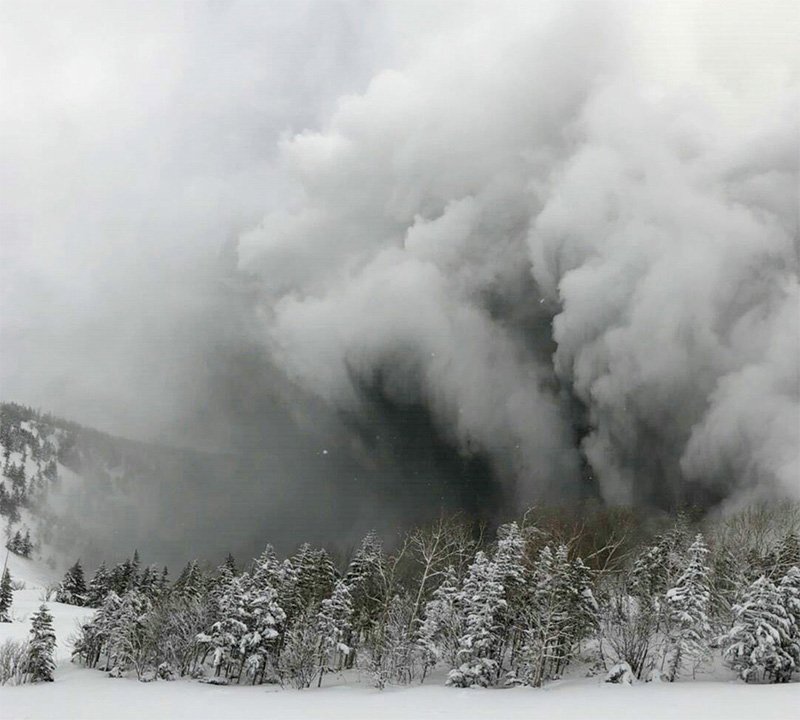 The eruption of Mount Motoshirane in Gunma Prefecture, as taken by a skier on a nearby lift on January 23, 2018. (Courtesy Hamajima Kai; © Jiji)