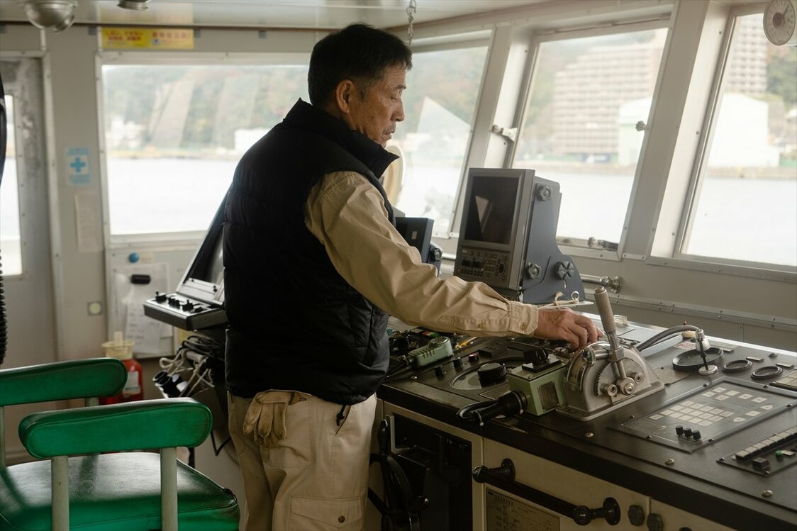 ガット船による海運業を営む淳の父・義一（小林薫）©2022「冬薔薇(ふゆそうび)」FILM PARTNERS