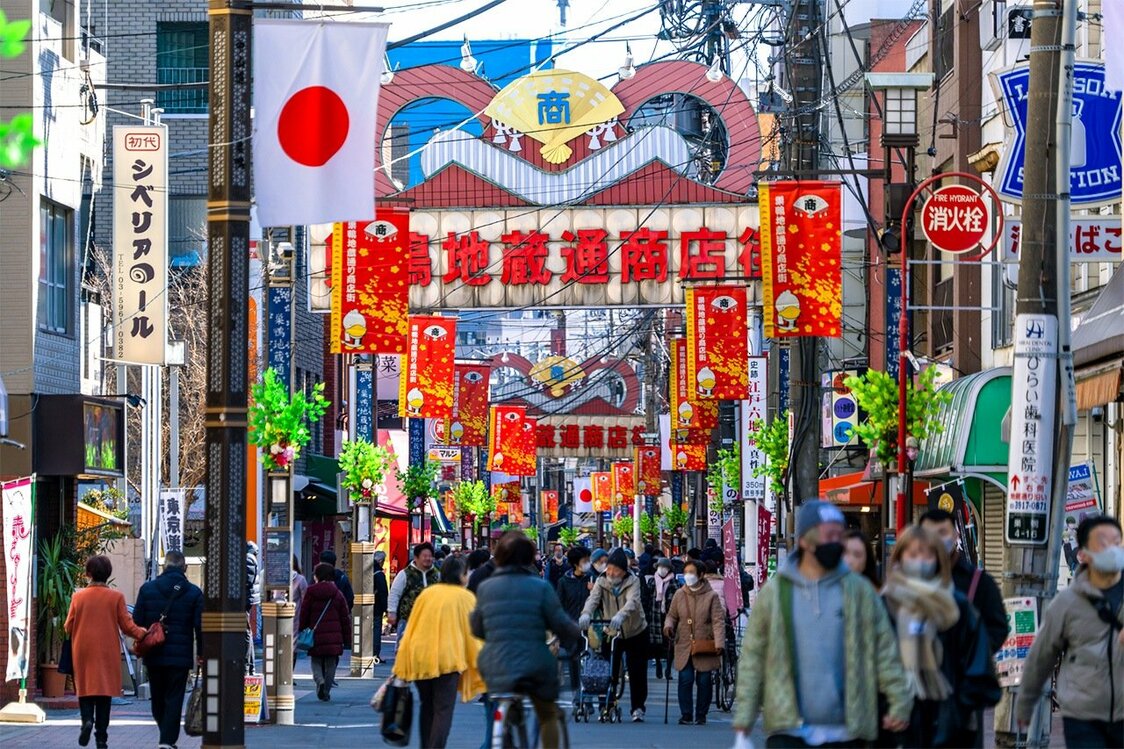 Le « Harajuku des mamies », la rue commerçante Jizô-dori, dans l’arrondissement de Sugamo, à Tokyo.