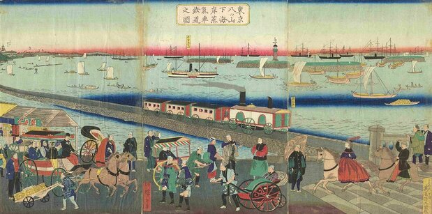 L’« Illustration du chemin de fer à vapeur longeant le littoral de Yatsuyamashita à Tokyo » (Tôkyô Yatsuyamashita kaigan jôkisha tetsudô no zu) est une estampe représentant le chemin de fer à l’époque de la construction du premier bâtiment de la gare. (Conservée au fonds spécial de la Bibliothèque métropolitaine centrale de Tokyo)