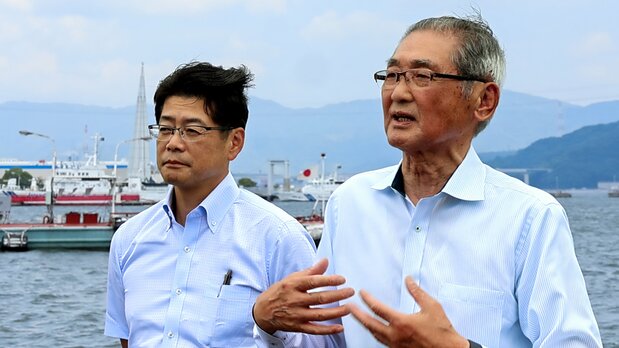 渔联米田会长(右)誓将浮标垃圾减排作为使命