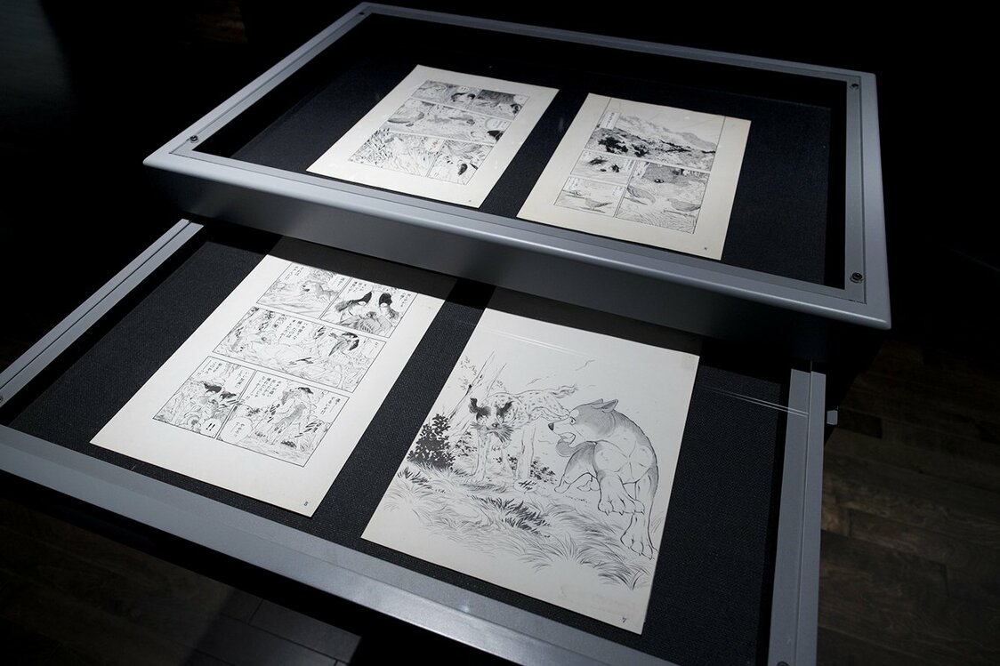 抽屉系统里陈列的作品会进行不定期更换（图片提供：横手市增田漫画美术馆）