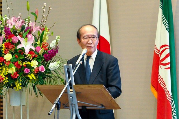 レセプションで挨拶する七代加藤幸兵衛氏=2017年1月18日、在京イラン大使館(筆者撮影)