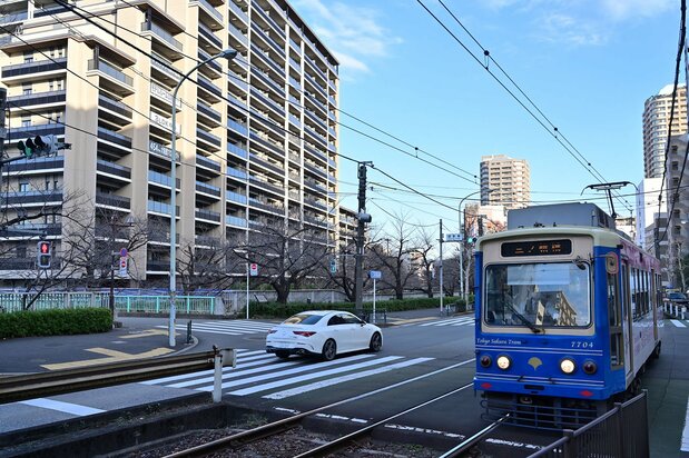 都電荒川線の「面影橋」駅から撮影。左端に面影橋のグリーンの欄干が見える