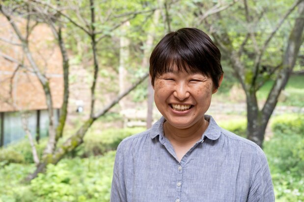 Kobayashi Sayaka afirma que sus conversaciones por email con Hinako están al mismo nivel que las que mantiene con otros investigadores. (© Michiko Hayashi)