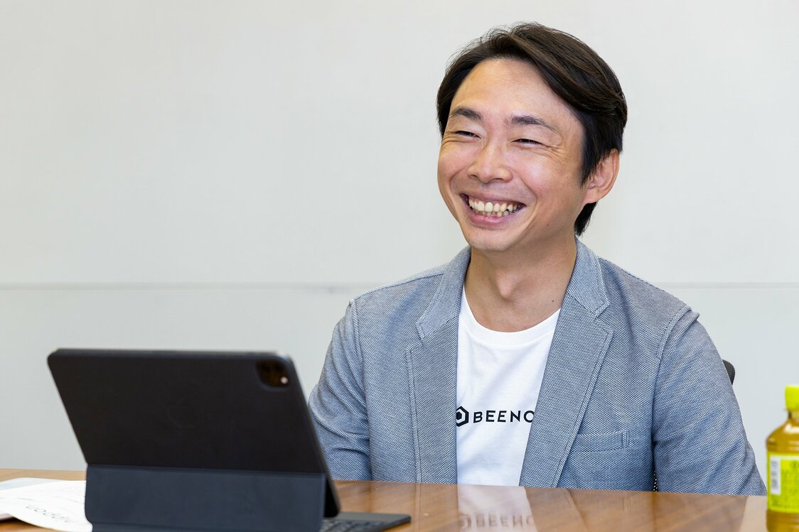 「tensoをIPOしようと思っていたのに、急に佐藤さんが『自分より直井君の方が代表に向いている』って言い出した」と笑う。「佐藤さんは今や日本を代表する投資家。起業家を愛する本当にすごい人」と付け加える