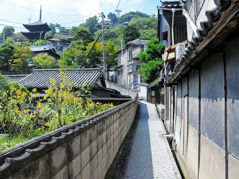 Onomichi ofrece muchas calles en pendiente tan pintorescas como esta.