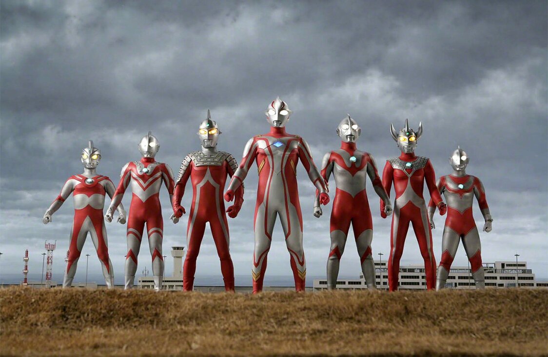 2006年公開の劇場映画『ウルトラマンメビウス＆ウルトラ兄弟』で、勢ぞろいしたウルトラ兄弟。左よりウルトラマンＡ、ゾフィー、ウルトラセブン、ウルトラマンメビウス、ウルトラマン、ウルトラマンタロウ、ウルトラマンジャック（通称新マン）Ⓒ2006「ウルトラマンメビウス＆ウルトラ兄弟」