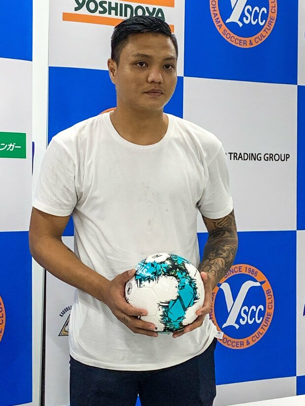 ベンチ入りできなかった試合の後、静かに取材に応じるピエリアンアウンさん(2021年10月、横浜)撮影:筆者