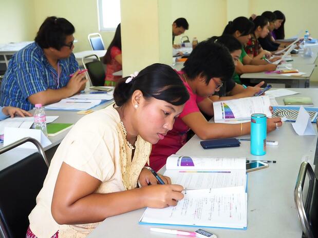 Myanmar women participating in a Japanese language teacher development class. (Courtesy Japan Foundation Myanmar Liaison Office, Yangon)