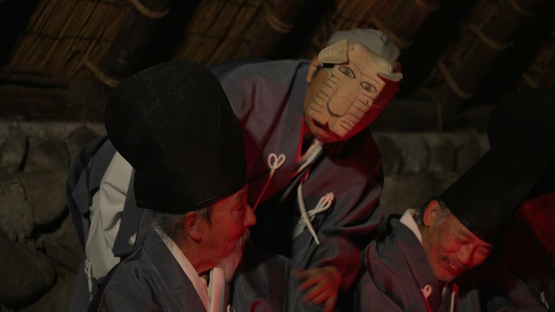 Recreación cinematográfica del ritual realizado en el mimuro. (© 2025 Visual Folklore Inc.)
