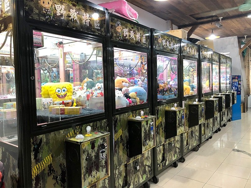 クレーンゲーム機（筆者撮影）