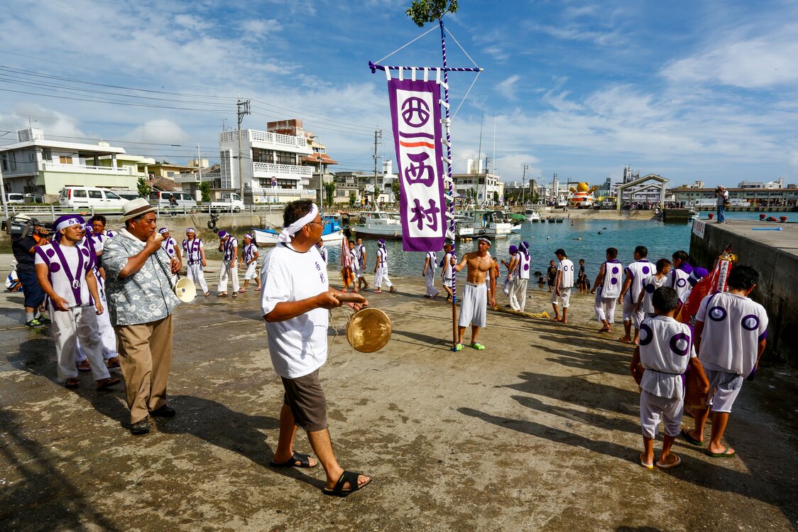 決戦の日が近づくと、カンカンカンとハーレー鉦（がね）を打ち鳴らす音が街に響く