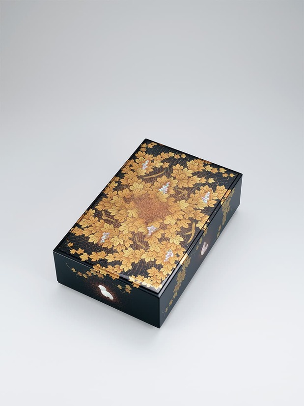 « Don des Cieux », une boîte en maki-e pour conserver les lettres, et incrustée de nacre. Présentée à la 70e exposition annuelle de l’Association Kôgei du Japon. (Avec l’aimable autorisation de l’Association Kôgei du Japon)