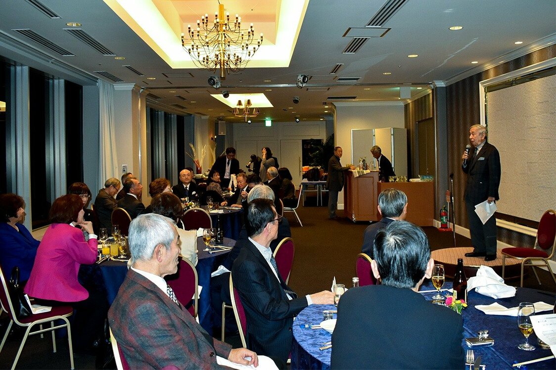 北京駐在経験者が集う「燕京会」で挨拶する谷野氏＝2019年1月、都内のホテル（撮影・泉宣道）