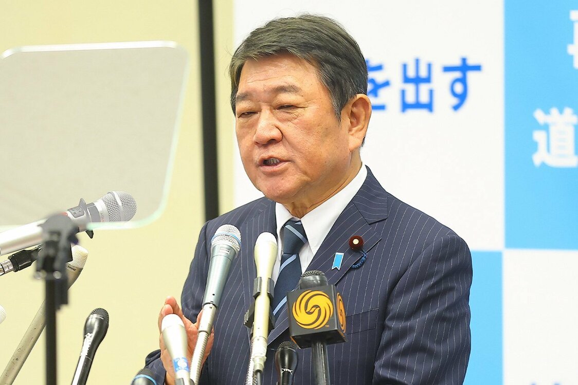 Motegi Toshimitsu anuncia que se presentará a la presidencia del PLD el 10 de septiembre de 2025, en Tokio. (© Kazuki Oishi/Sipa USA vía Reuters Connect)