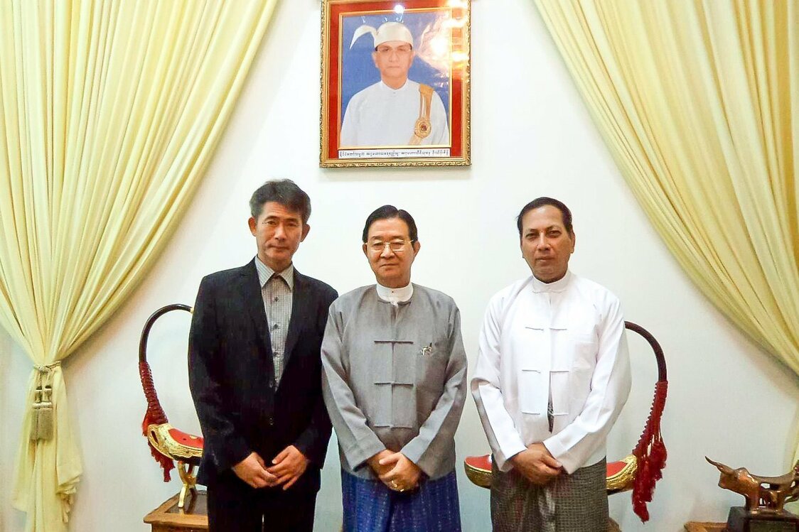Imoto Katsuyuki (left) meeting with Minister of the President’s Office Aung Min on August 26, 2012. (Courtesy Imoto Katsuyuki)