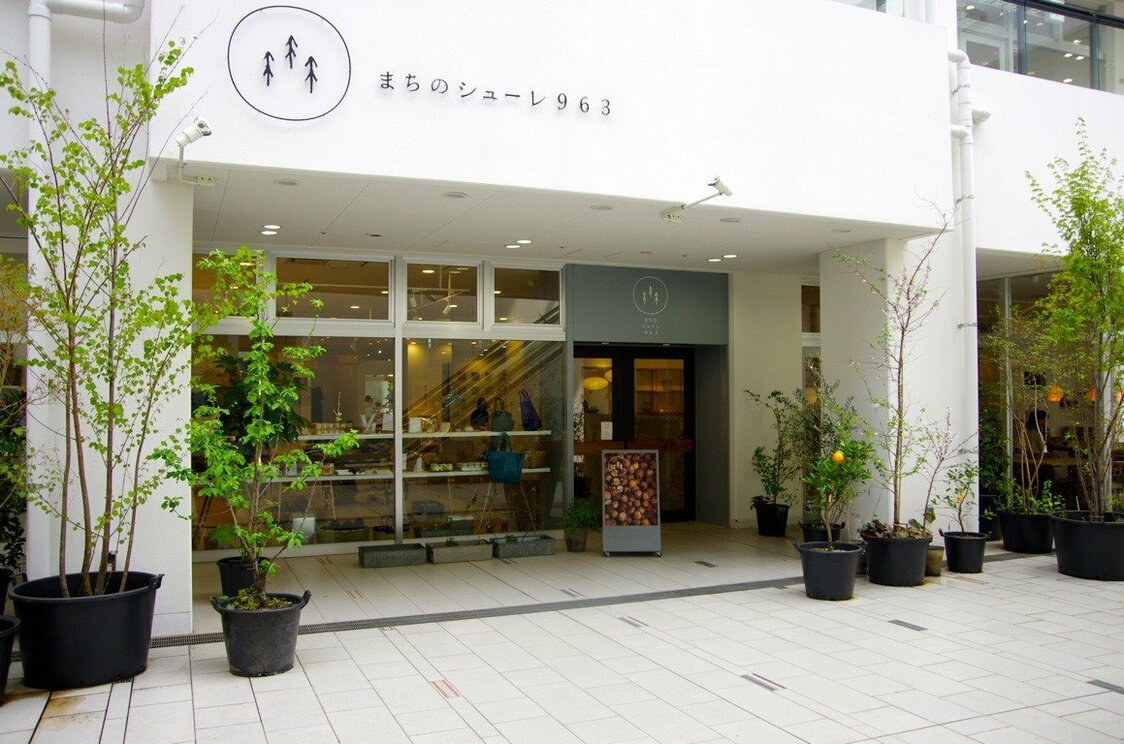 高松丸亀町商店街にある「まちのシューレ963」のエントランス（筆者撮影）