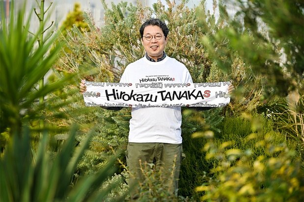 En la multitud o en el bosque, mientras sobreviva el nombre de Tanaka Hirokazu, su naturaleza inherente no flaqueará. (© Ikazaki Shinobu)