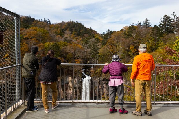 The breathtaking sight can be enjoyed from the lookout, free of charge.
