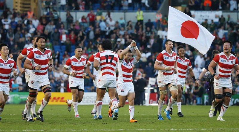 Japanese players celebrating after their historic victory over South Africa in Brighton, Britain, on September 19, 2015. (© Jiji)