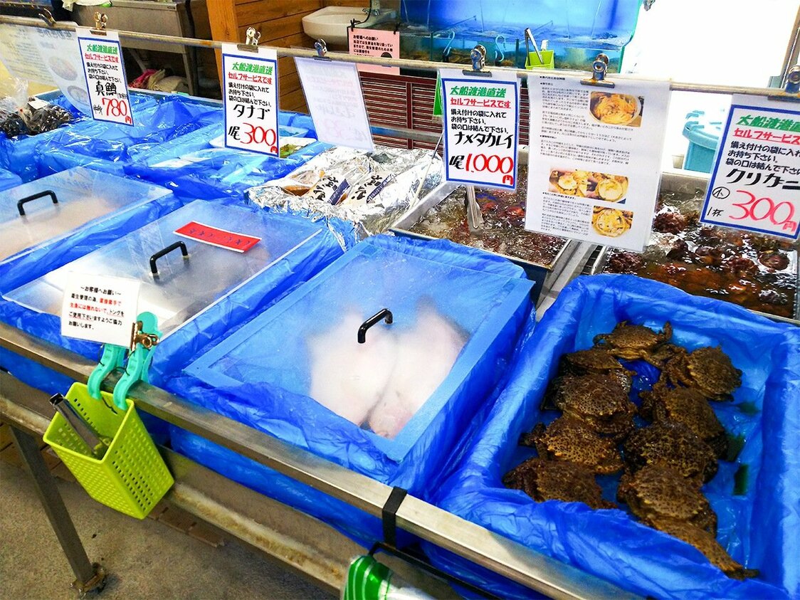 「道の駅 遠野風の丘」では地元で取れた海産物を販売し、被災地の復興支援に一役買っている（写真提供：道の駅 遠野風の丘）