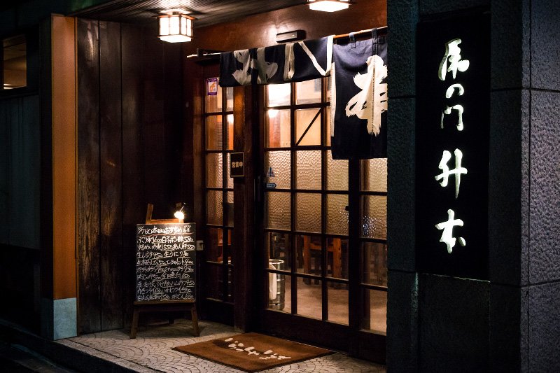 نتوجه بجزيل الشكر لماتسوموتو في تورانومون على السماح لفريق Nippon.com بالتقاط الصور المعروضة في هذه المقالة.