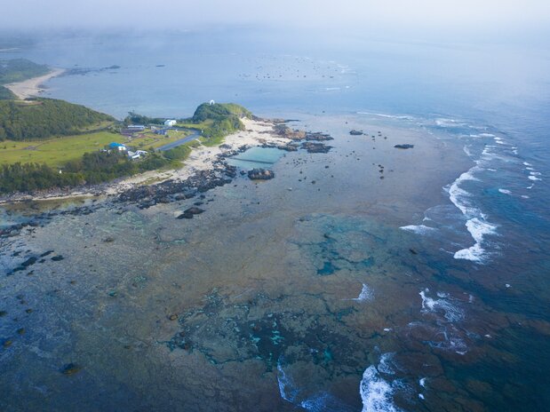 Une vue aérienne d’un splendide récif du cap Ayamaru.
