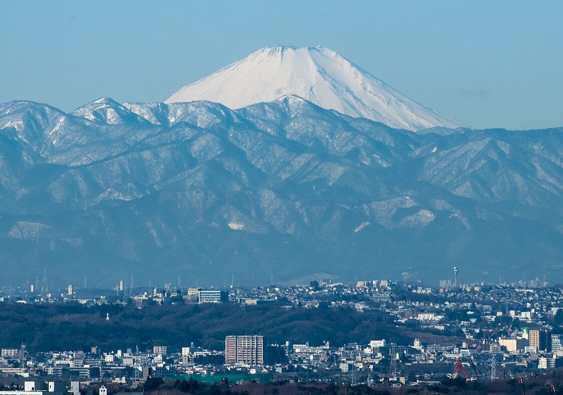 丹沢山系のどのピークが手前に来るかを観察すれば、富士山マニアは撮影した方角を把握できる