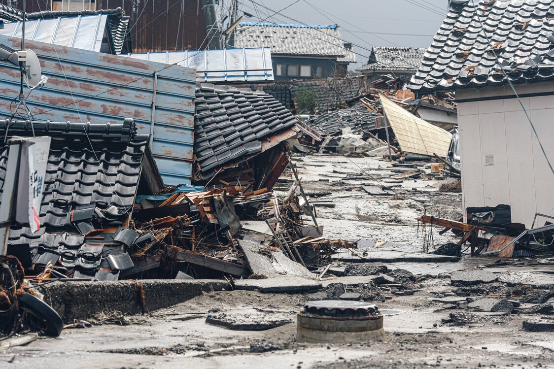 Dans le quartier d’Ukai, un tsunami d’environ 3 mètres de haut a pénétré dans les terres après séisme. (Commune de Suzu, le 7 février 2024)
