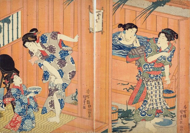 Escena de un baño con cálamos aromáticos en una casa en Satsuki, el mes de uno de los cinco grandes festivales, propiedad de la Biblioteca Nacional de la Dieta. La gente acostumbraba a colocar cálamos aromáticos en el alero para ahuyentar el mal. Teniendo en cuenta que la vivienda dispone de bañera, debe de tratarse de la familia de un comerciante adinerado o de un samurái.