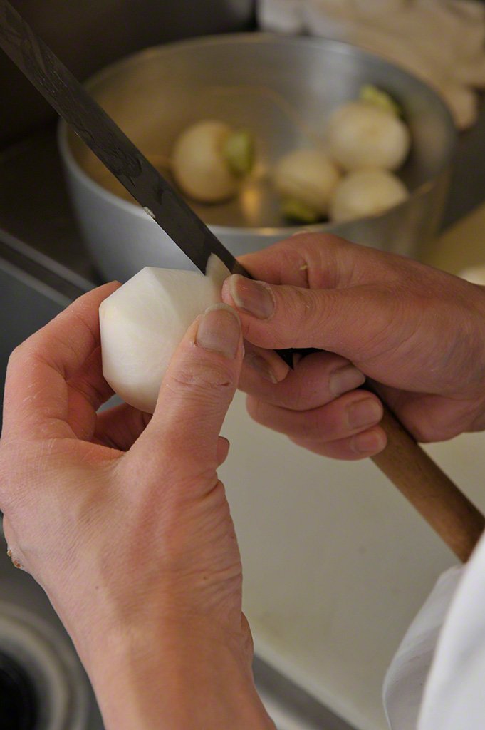 日本料理では具材の大きさをきれいに揃えることが要求される。