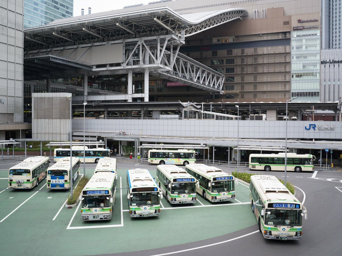 大阪駅のバスターミナル。シティバスは大阪中を走っている