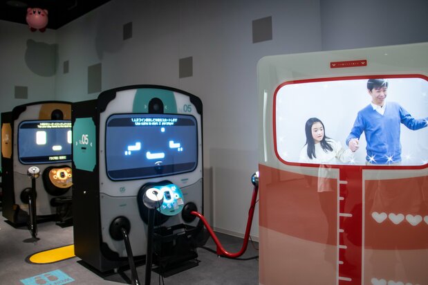Check your love level with a recreation of the Love Tester. (© Nippon.com)