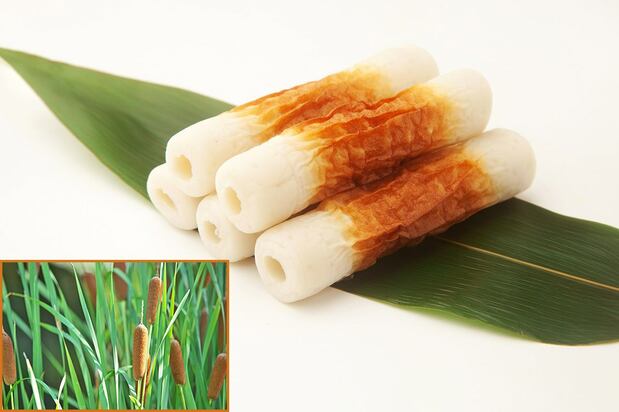 Chikuwa (center) and bulrushes (bottom left). (© Pixta)