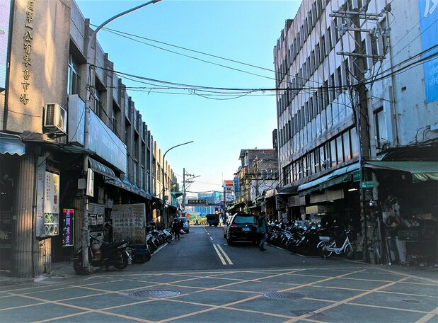 媽祖廟より大漢溪川の方向を望む。今は堤防が作られて川は見えない
