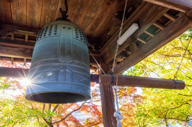 108 coups de cloches sont donnés au Nouvel An dans les temples du Japon.