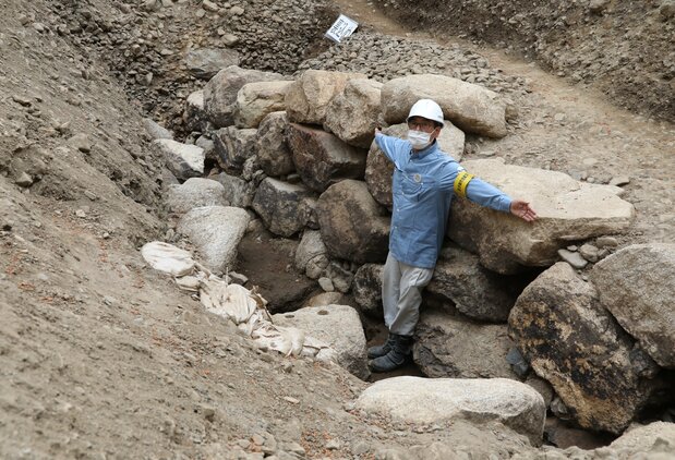 Part of the stone wall and moat of Kyoto Shinjō castle shown to the media in Kyoto on May 12, 2020. (© Jiji)