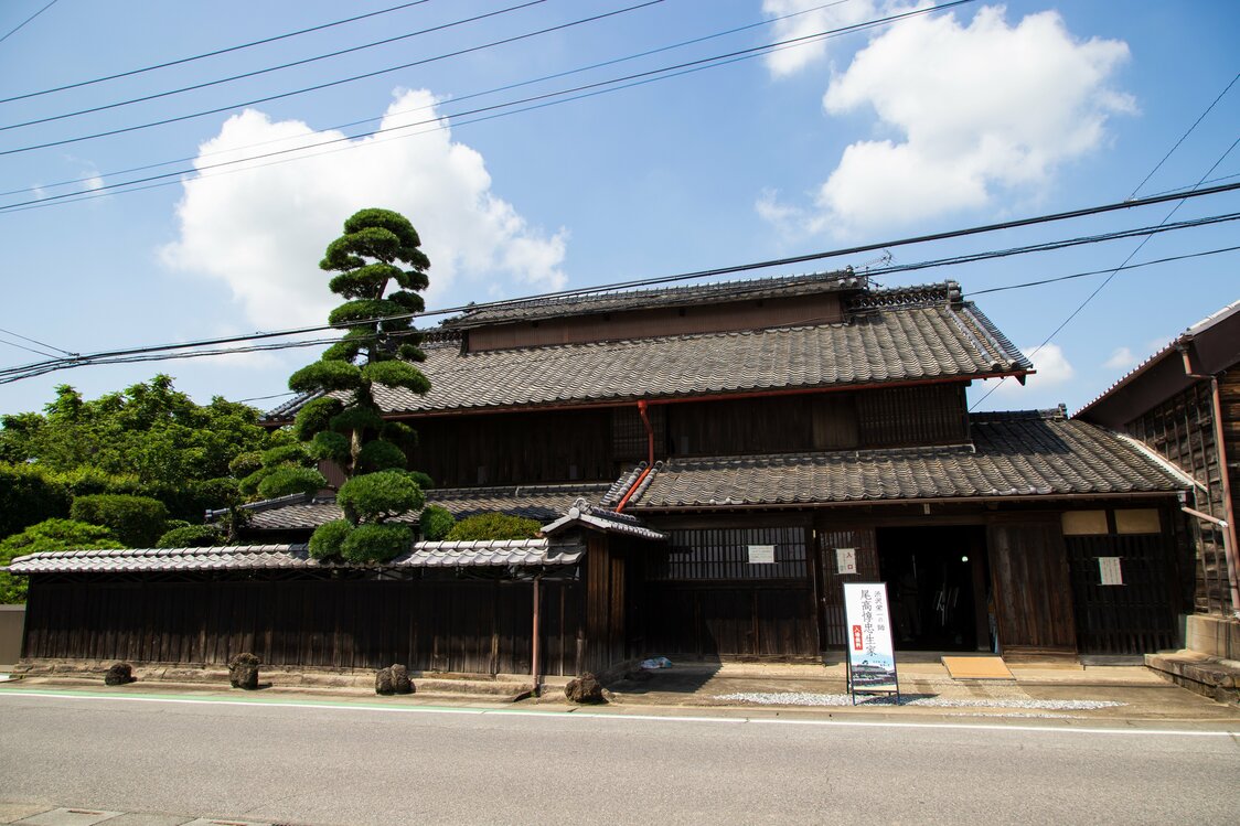 江戸時代後期に惇忠の曽祖父が建てたといわれる「尾高惇忠生家」