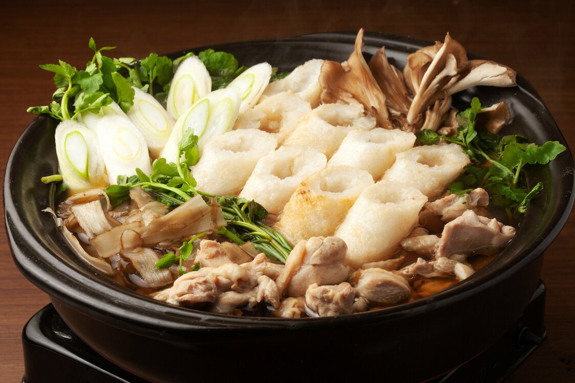 لا شيء يفوق تناول وجبة kiritanpo nabe الشهية في شتاء أكيتا. (© بيكستا)