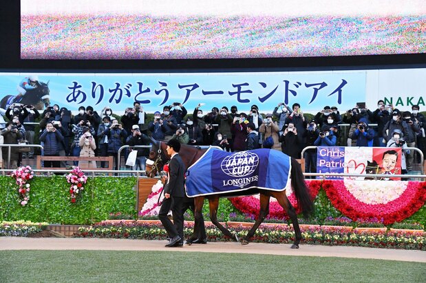 2020年12月19日に行われたアーモンドアイの引退式 JRAフォト
