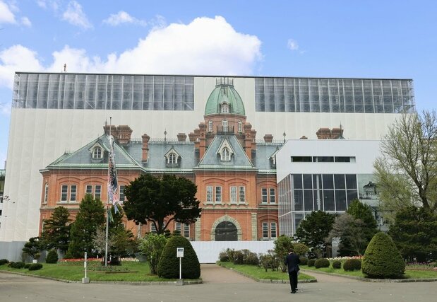 The Red Brick Office under renovation. (© Kyōdō)