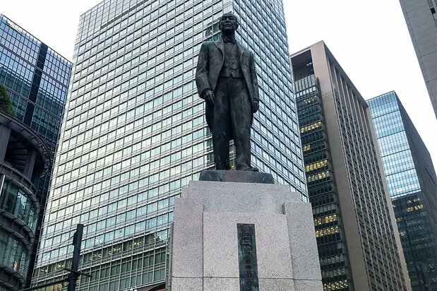今日東京車站丸之內北口的井上勝銅像(鄭仲嵐攝)