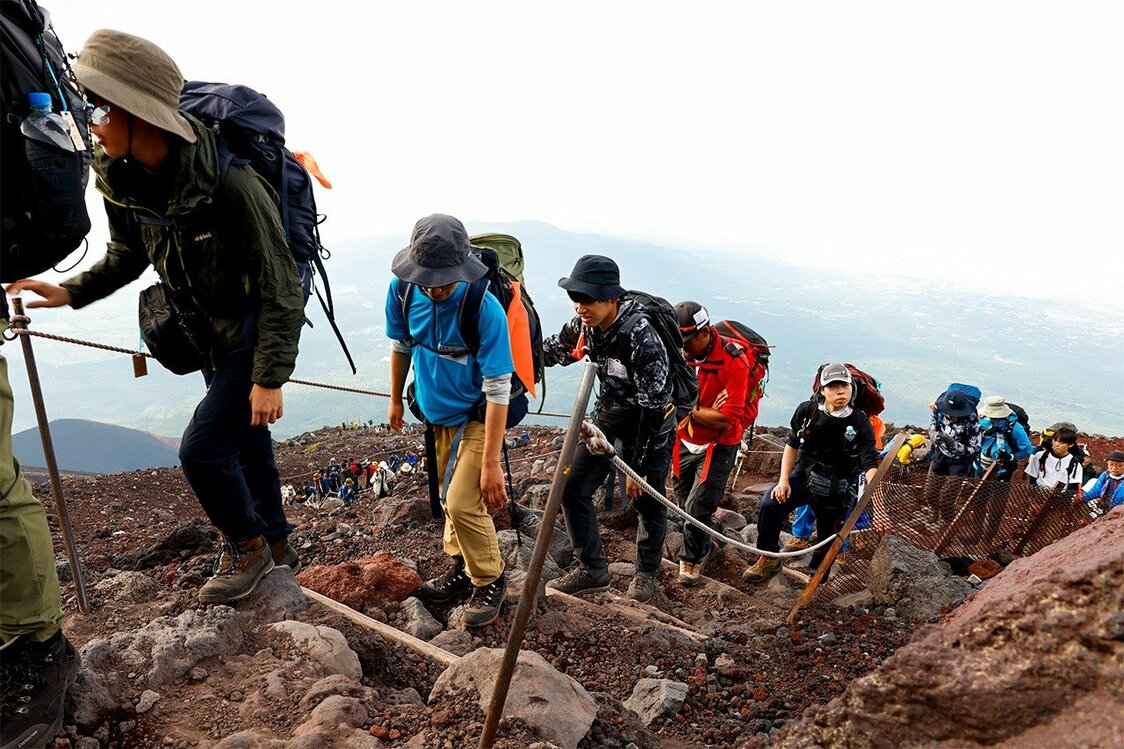 “Slowly, one step at a time.” High school students follow in the footsteps of the late Tabei Junko, learning from her life’s teachings. (Courtesy of the Junko Tabei Fund)