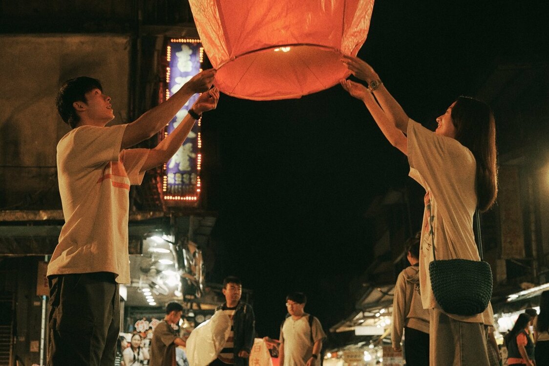 シューと清原が「お気に入りの場面」と口を揃えるランタンのシーン　©2024「青春18×2」Film Partners