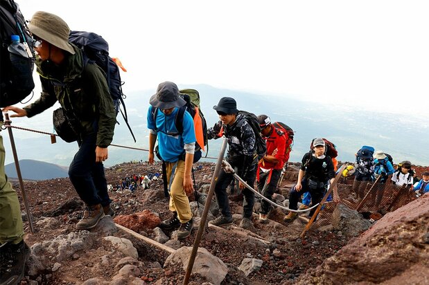 “Slowly, one step at a time.” High school students follow in the footsteps of the late Tabei Junko, learning from her life’s teachings. (Courtesy of the Junko Tabei Fund)