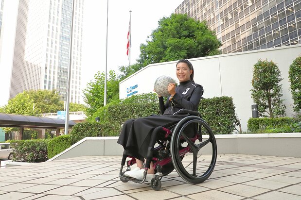 東京・虎ノ門の商船三井本社前で