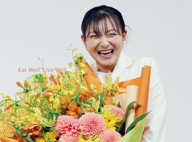 花样滑冰选手坂本花织在新闻发布会上宣布了结婚喜讯（13日，神户市中央区，时事社）