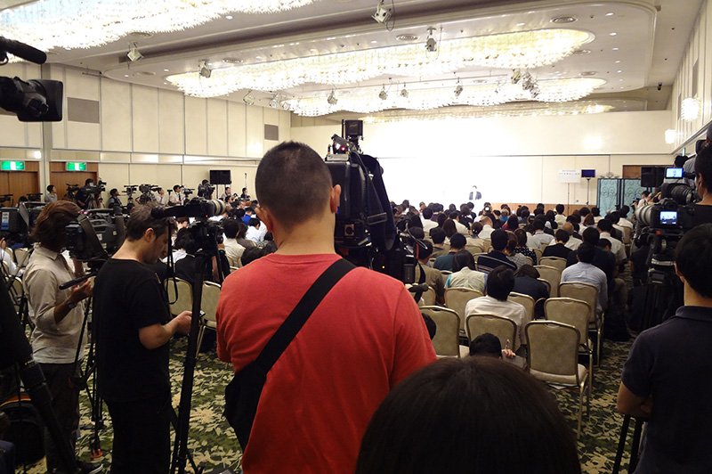 En la rueda de prensa en la que Miyazaki Hayao anunció su jubilación se reunieron más de 600 periodistas (imagen cortesía de Studio Ghibli)