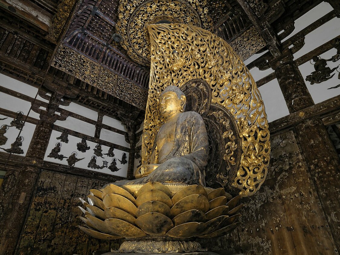 堂内の仏像、天蓋、壁扉画はすべて国宝　写真提供：平等院